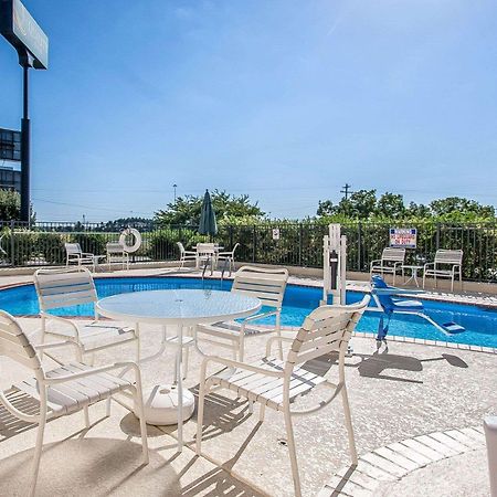 Quality Inn Murfreesboro-University Area Exteriör bild